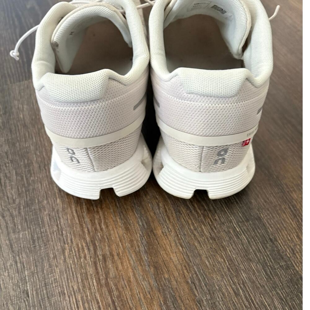 On Running On Cloud 5 Swiss Engineering Sneakers Pearl White Women's Size 9.5. - Picture 7 of 9